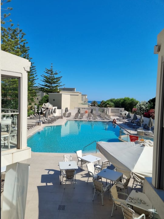 Pool Vantaris Luxury Beach Resort