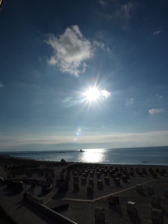 Strand im Gegenlicht Strandhotel Grömitz