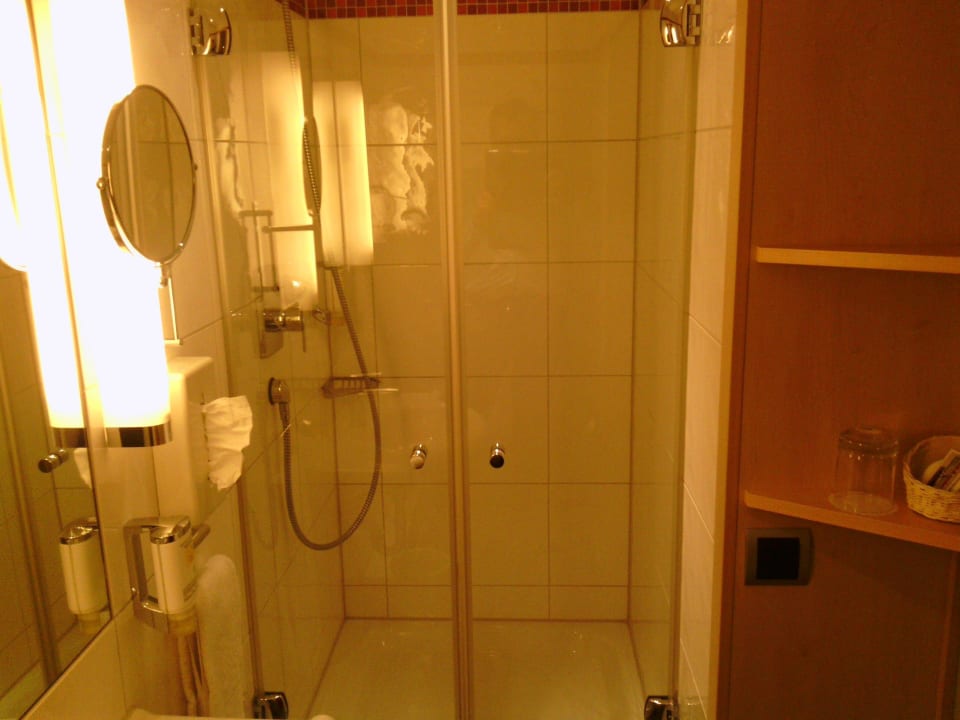 Dusche Hotel Schiller