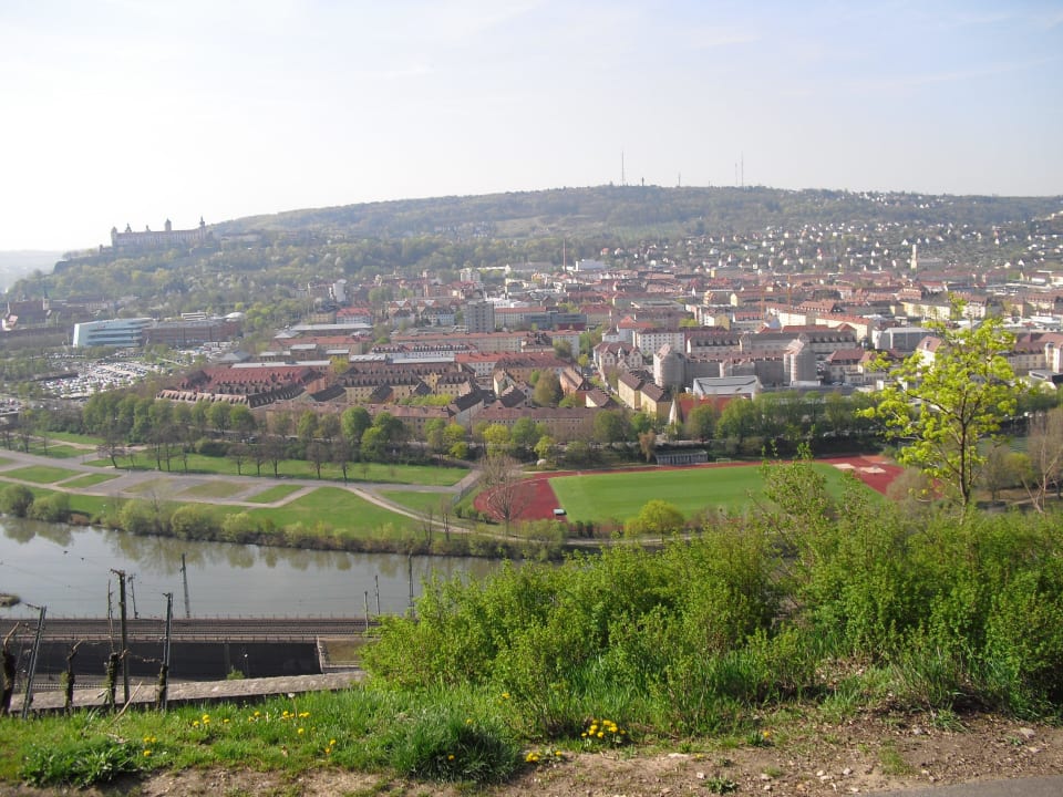 Über den Dächer von Würzburg Schlosshotel Steinburg