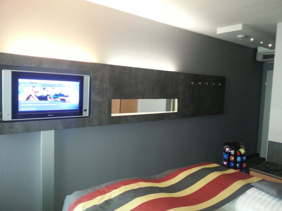 Bett mit TV Hotel Mercure Wien Zentrum