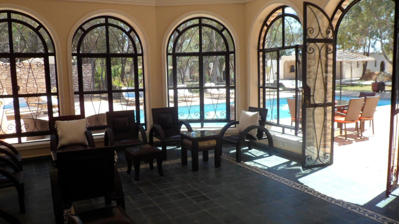 Salon longe au bord de la piscine Villa Amaryllis