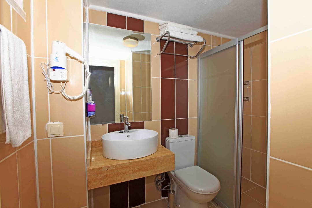 Bathroom Sun City Apartments