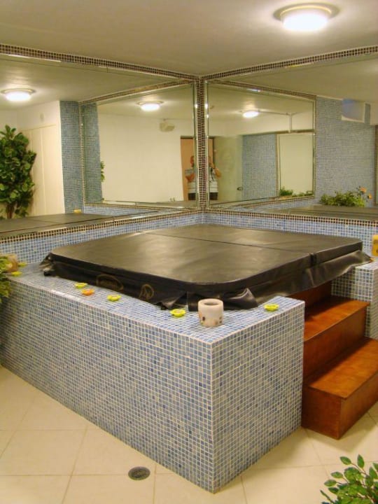 Jacuzzi im Hauptgebäude Naxos Resort Beach Hotel