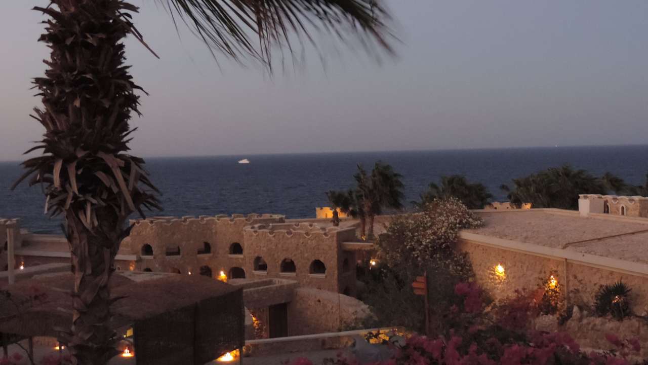 Schön beleuchtet am Abend Pickalbatros Citadel Resort