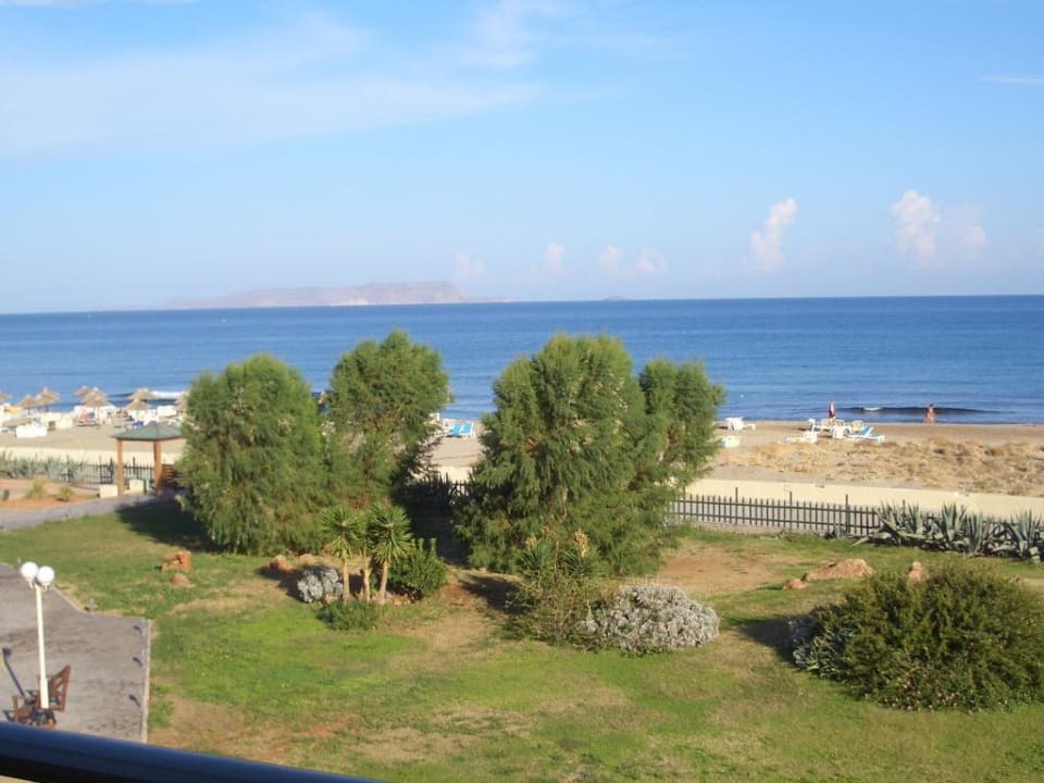 Ausblick von unserem Balkon Bella Beach Hotel
