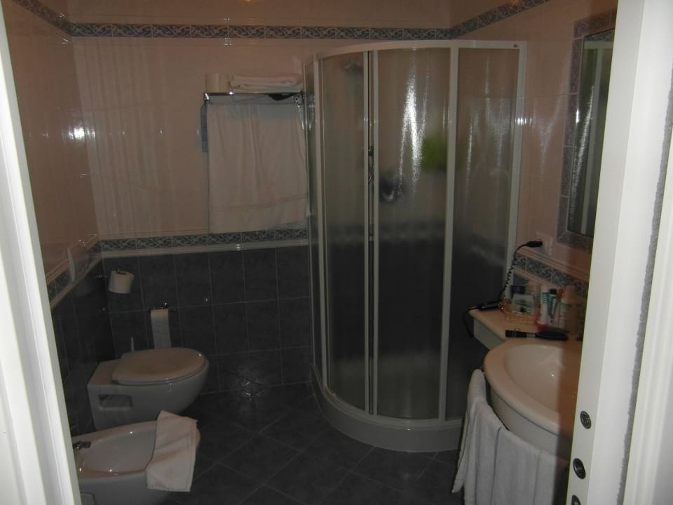 Das geräumige Badezimmer Hotel Principe Caorle