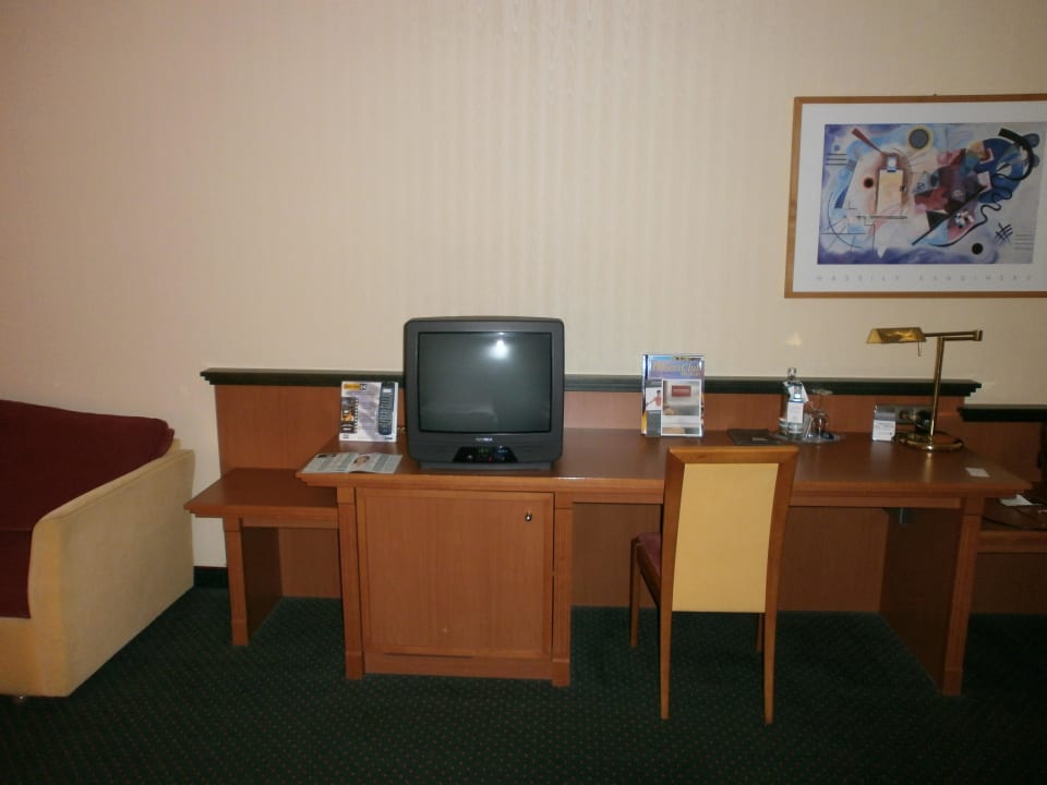 TV area in room Vienna House by Wyndham Thüringer Hof Eisenach