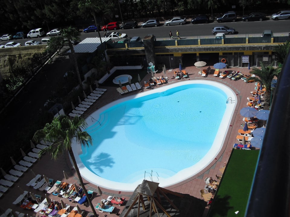 Pool vom Zimmer aus allsun Hotel Lucana