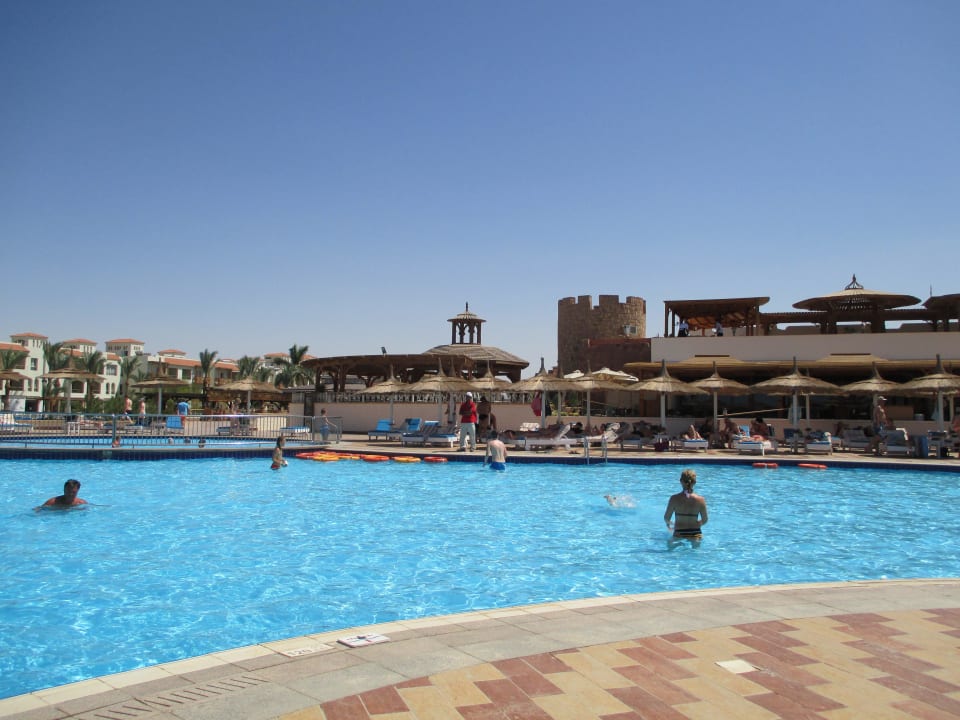 Pool mit Blick auf Castello Pickalbatros Dana Beach Resort - Hurghada