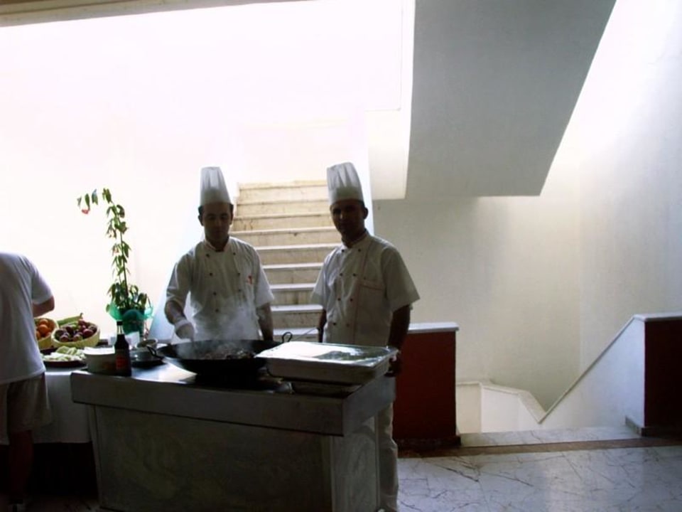 Köche beim Eierbacken Hotel Süral