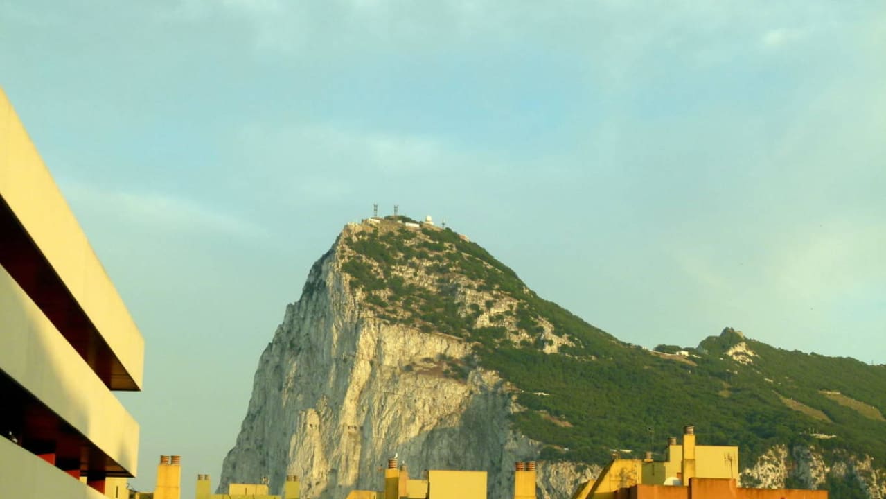 Gibraltar - vom Fenster des Hotels Asur gesehen Ohtels Campo De Gibraltar