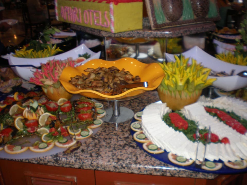 Täglich wechselnde Auswahl an Speisen  Saphir Hotel & Villas