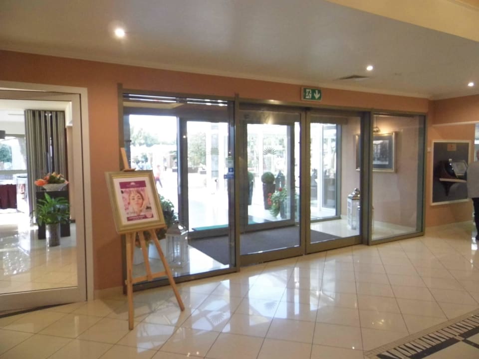 Eingang Hotel Aurora Family & SPA