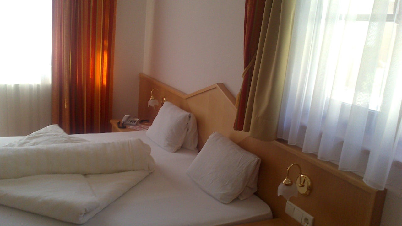 Sehr schön eingerichtete Zimmer  Alpenhof Lodge Passeiertal