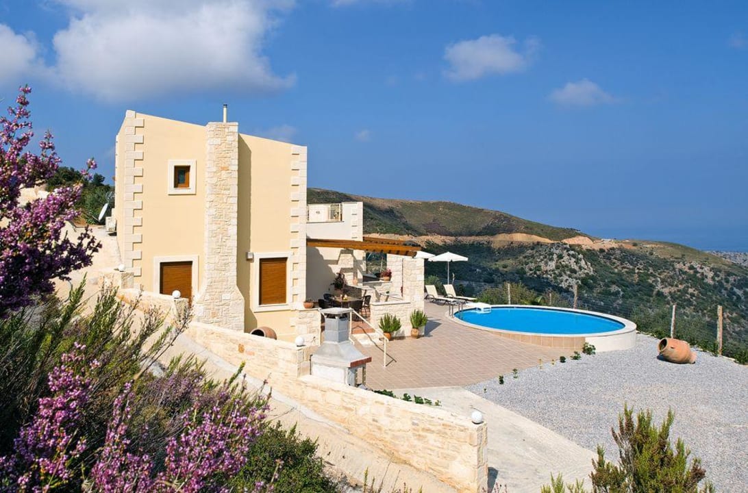 Outside picture Harkia Villas