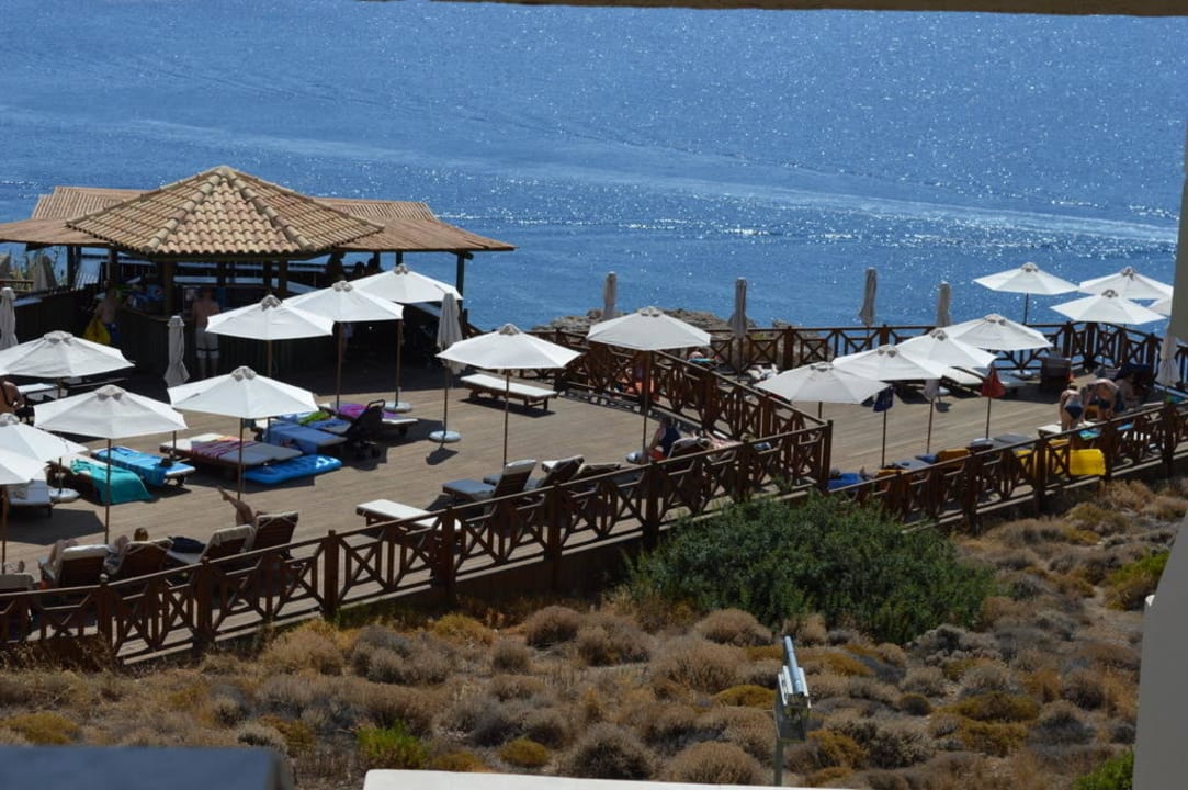 Die Liegenterasse mit Bar Hotel Kalithea Horizon Royal