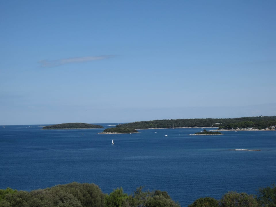 Blick vom Hotelstrand auf die Bucht Maistra Select Funtana All Inclusive Resort