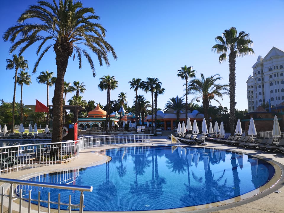 Pool Kamelya Aishen Club