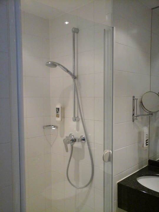 Sauberes Bad Mercure Hotel Hamburg Mitte