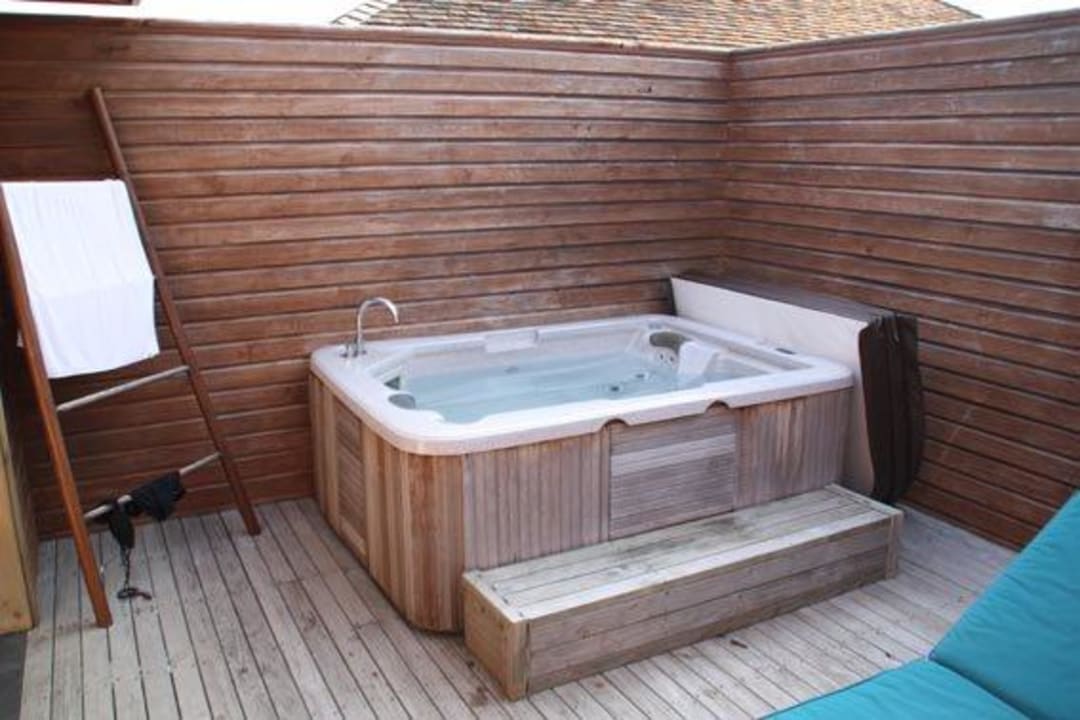 Jacuzzi Watter Villa: Whirlpool Meeru Maldives Resort Island