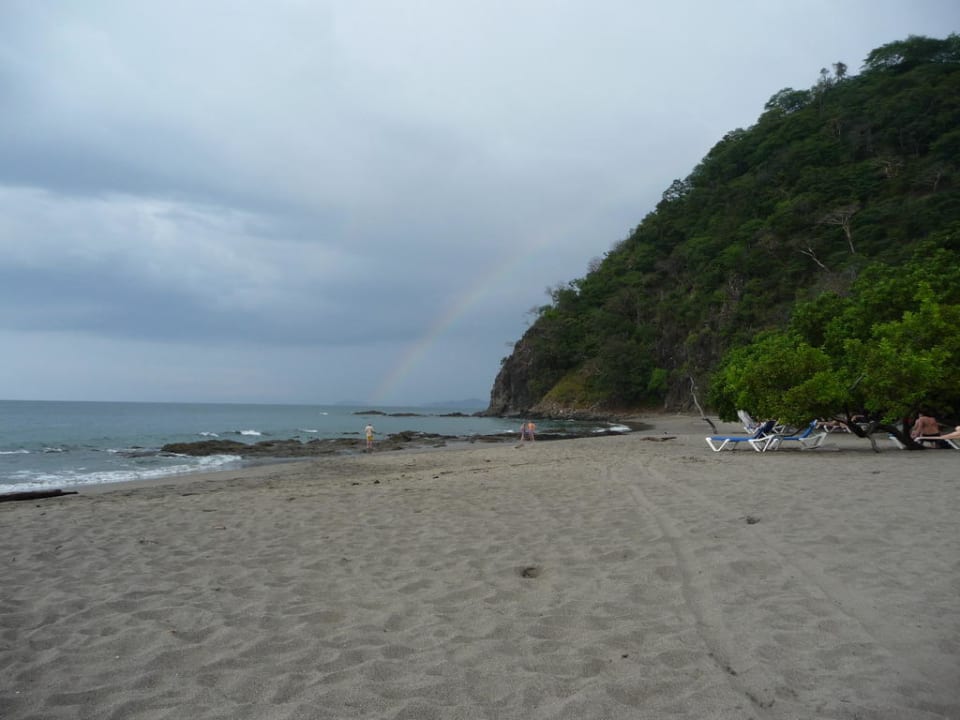 Strand und leichter Regenbogen Hotel Riu Guanacaste
