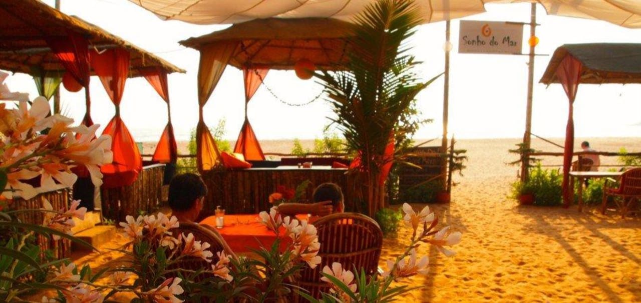 Restaurant and chill out lounge Sonho do Mar