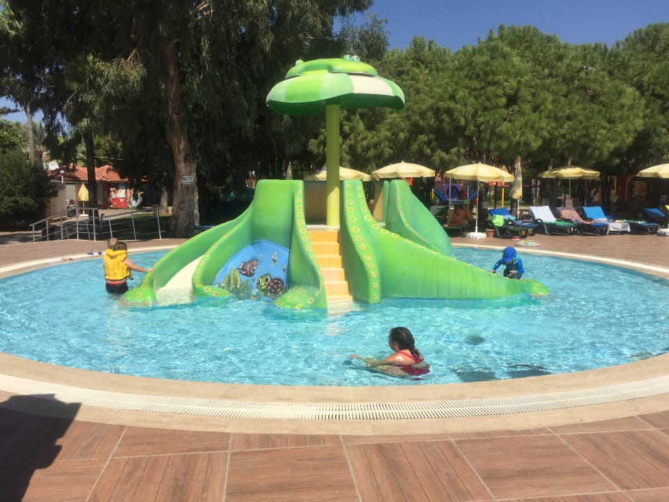 Pool Club Turtas Beach Hotel