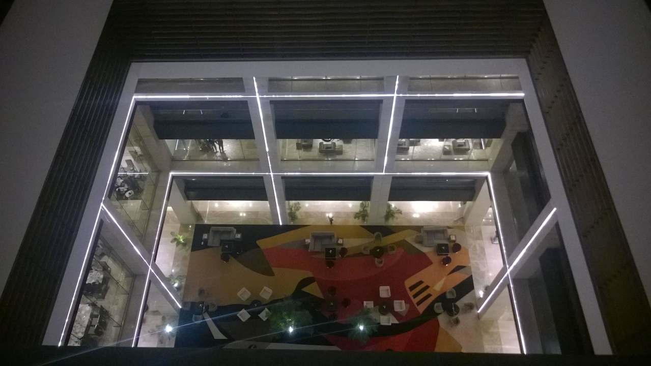 Blick in die Lobby Radisson Blu Chittagong Bay View