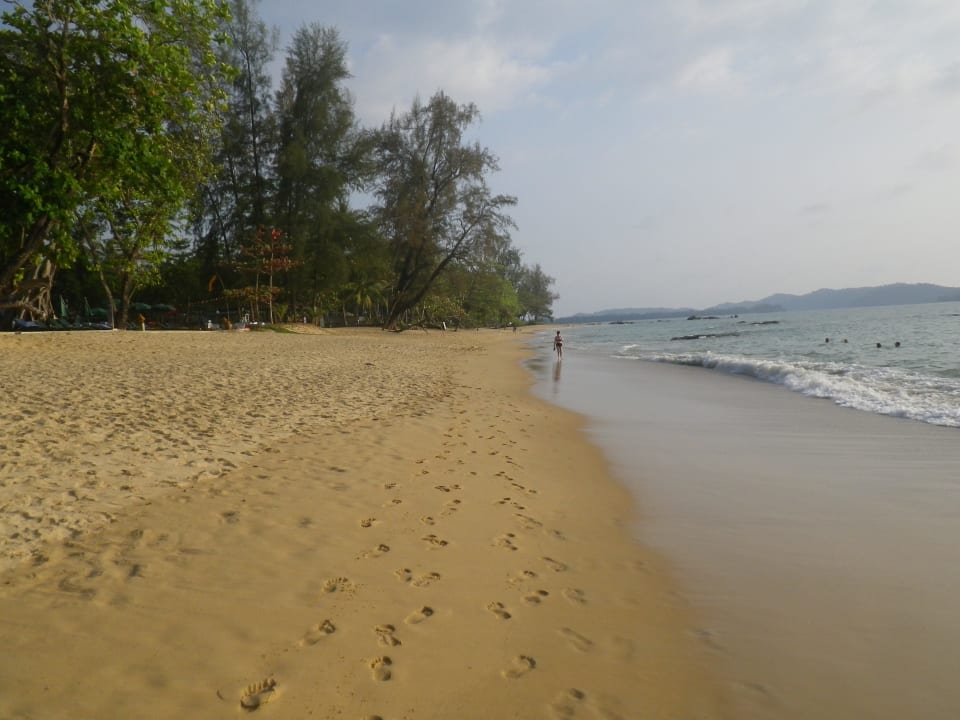 Hotelstrand gegen 16:00 Khao Lak Merlin Resort
