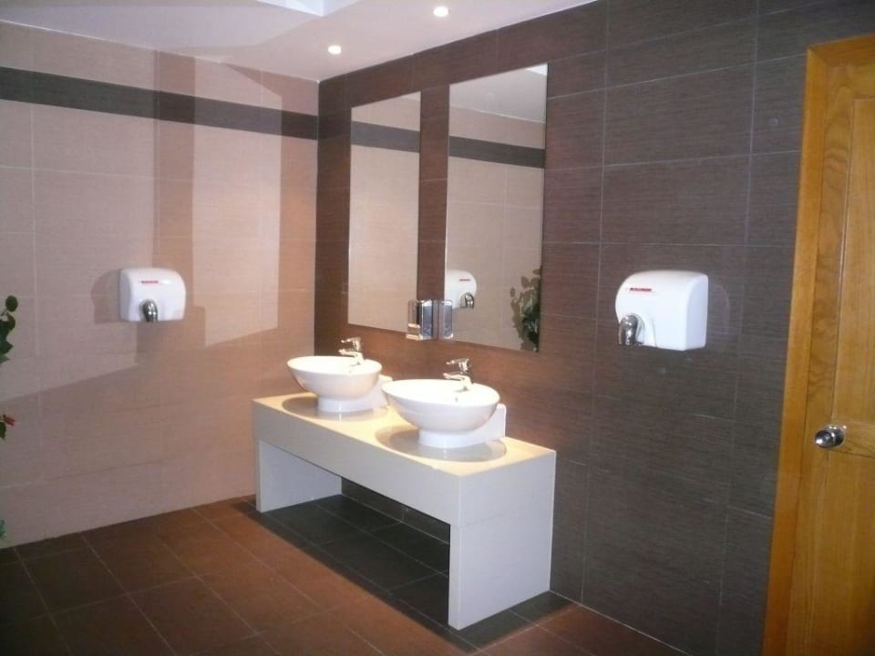 Renoviert - ein Waschraum Paradise Bay Resort Hotel