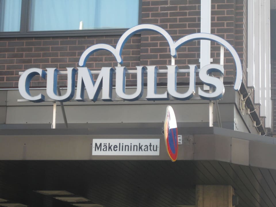 Hinweisschrift am Hotel Scandic Oulu Station