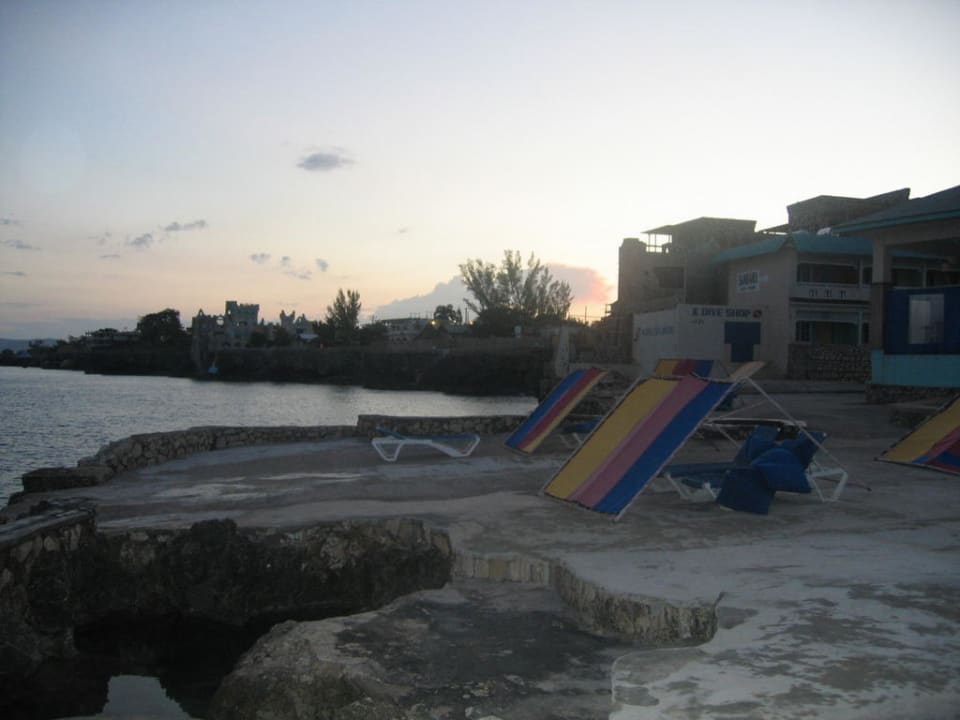 Sonnenaufgang an den Klippen Samsara Cliff Resort