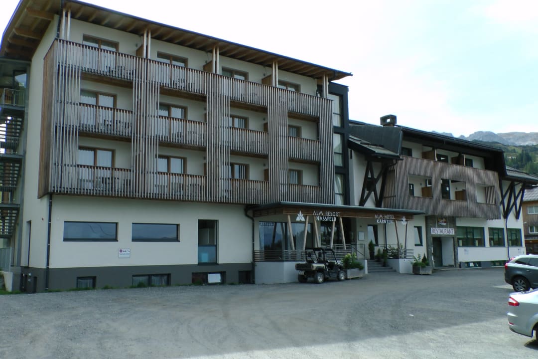 Außenansicht Almhotel Kärnten