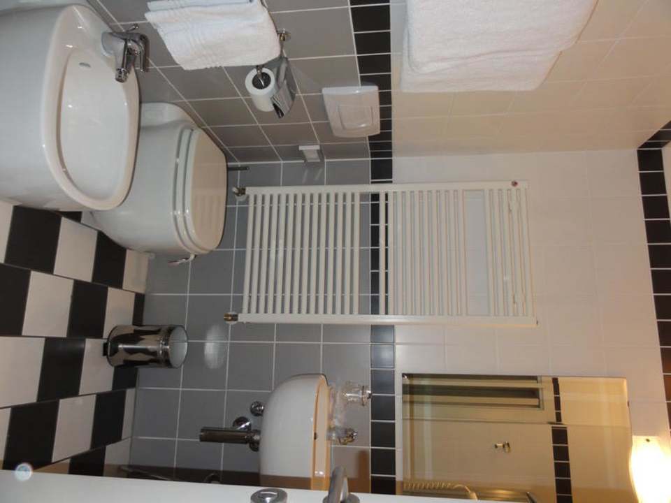 Toilette und Dusche  Hotel Leonardo