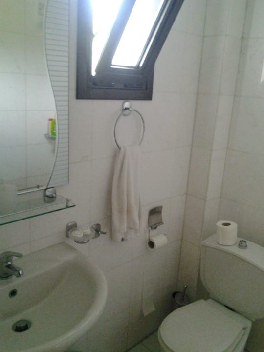 Bad Toilette mit Waschbecken Hotel Chrousso Village