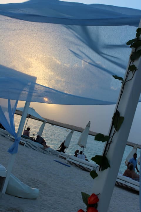 Sonnenuntergang Crowne Plaza Hotel Yas Island