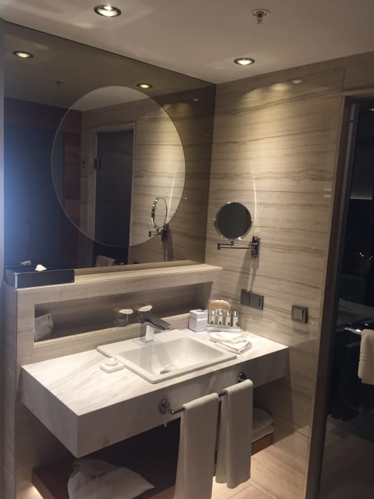 Zimmer Acanthus Cennet Barut Collection