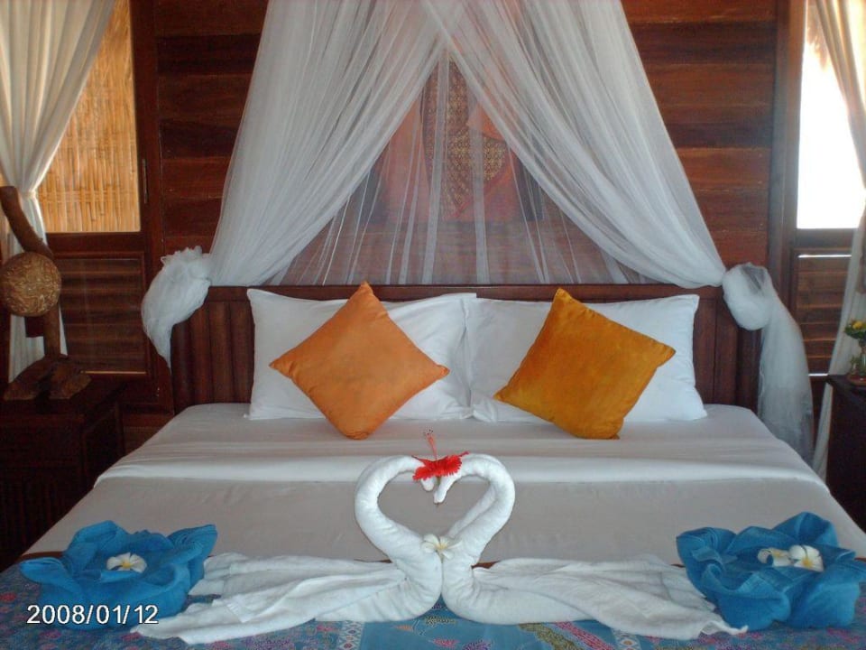 Beach Villa - Blick auf`s Bett Hotel Thapwarin Resort