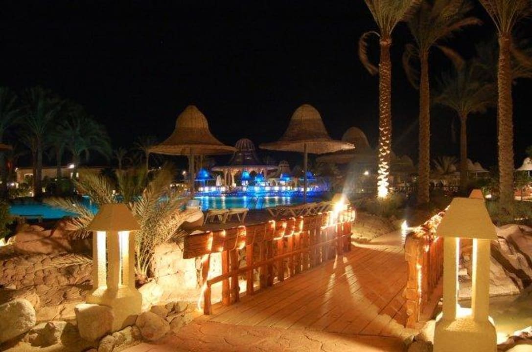 Hotel nocą Parrotel Beach Resort