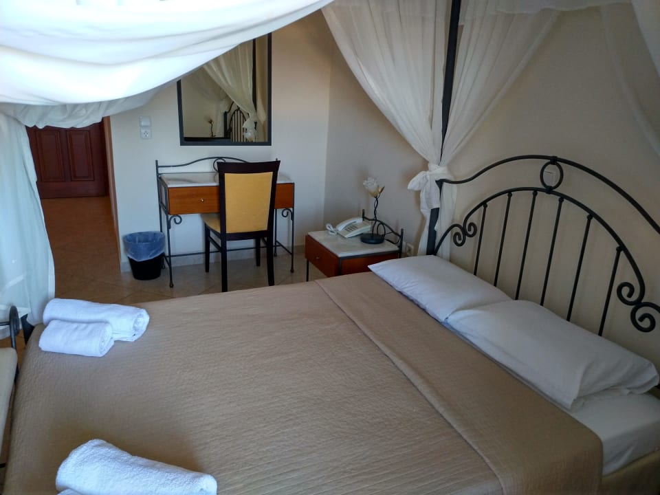 Zimmer Hotel Epavlis