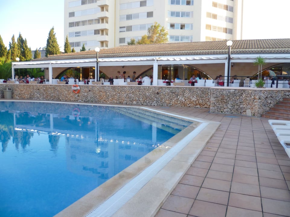 Blick auf die Terrasse des Restaurantes Hipotels Mediterraneo Club