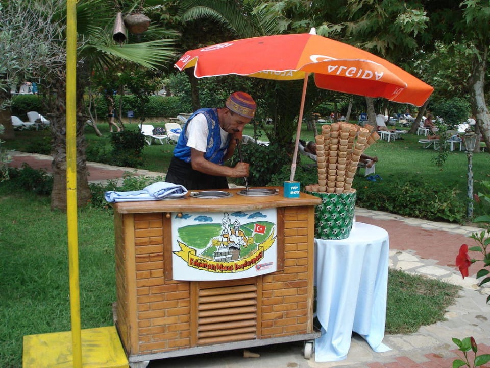 Eisverkäufer Hotel Defne Garden