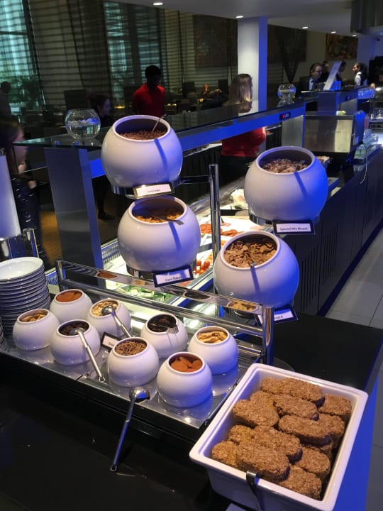 Frühstücksbuffet Leonardo Royal London Tower Bridge