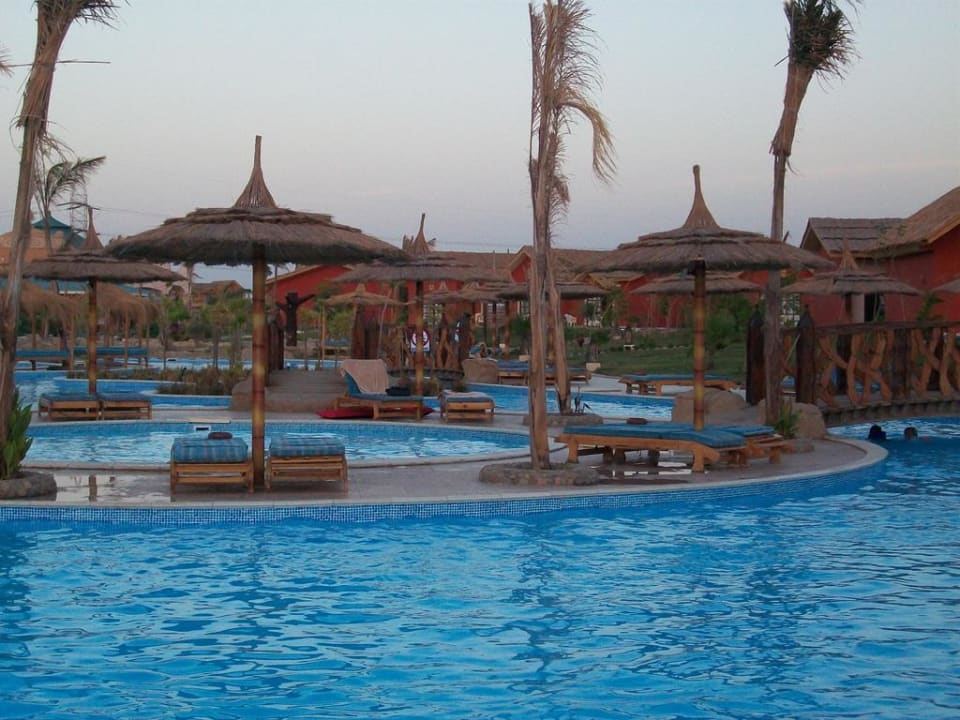 Toller Pool in der ganzen Anlage Pickalbatros Jungle Aqua Park Resort - Neverland Hurghada