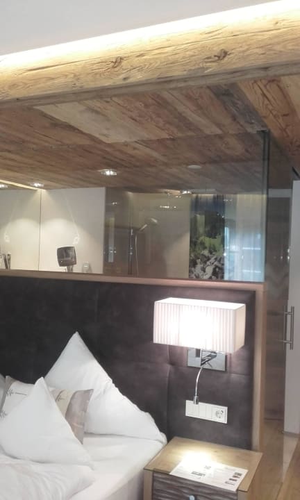 Durchblick von Schlafzimmer ins Bad Das Neuhaus