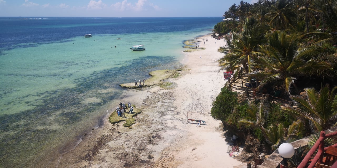 Strand Bahari Beach Hotel