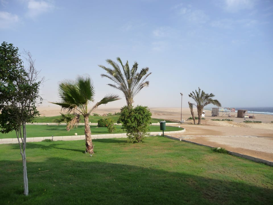 Garten und strand Three Corners Sea Beach Resort