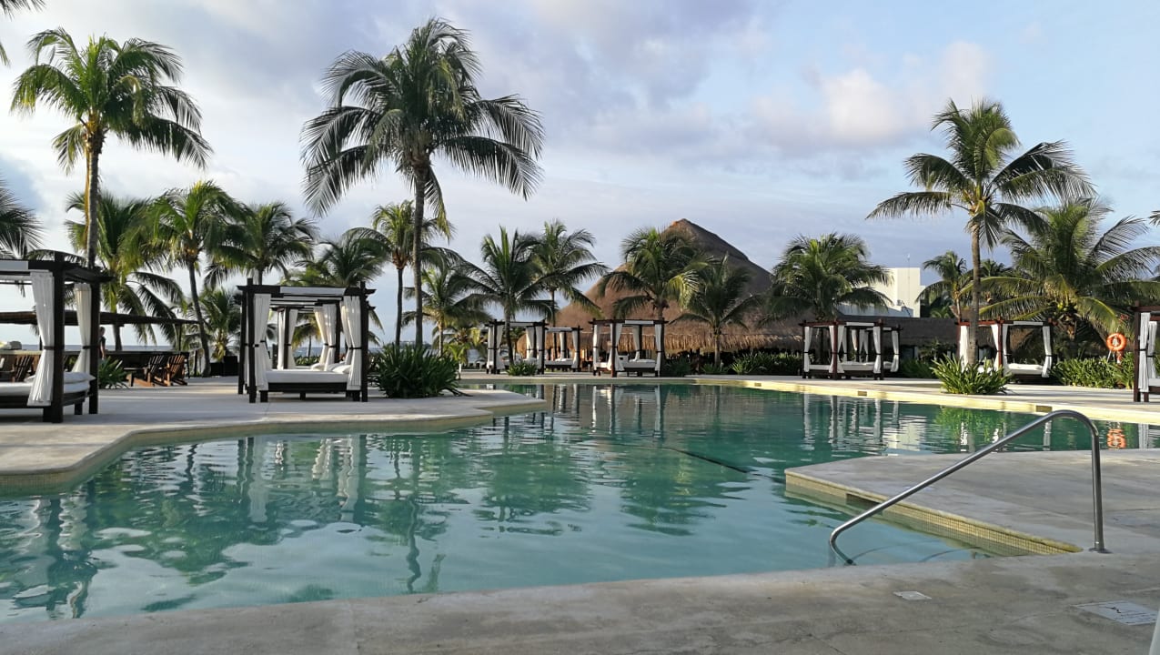 Pool Akumal Bay Beach & Wellness Resort