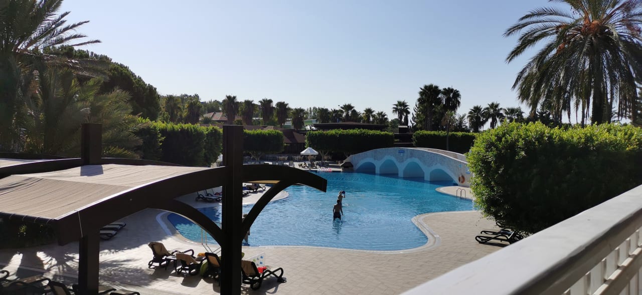 Pool Club Grand Side